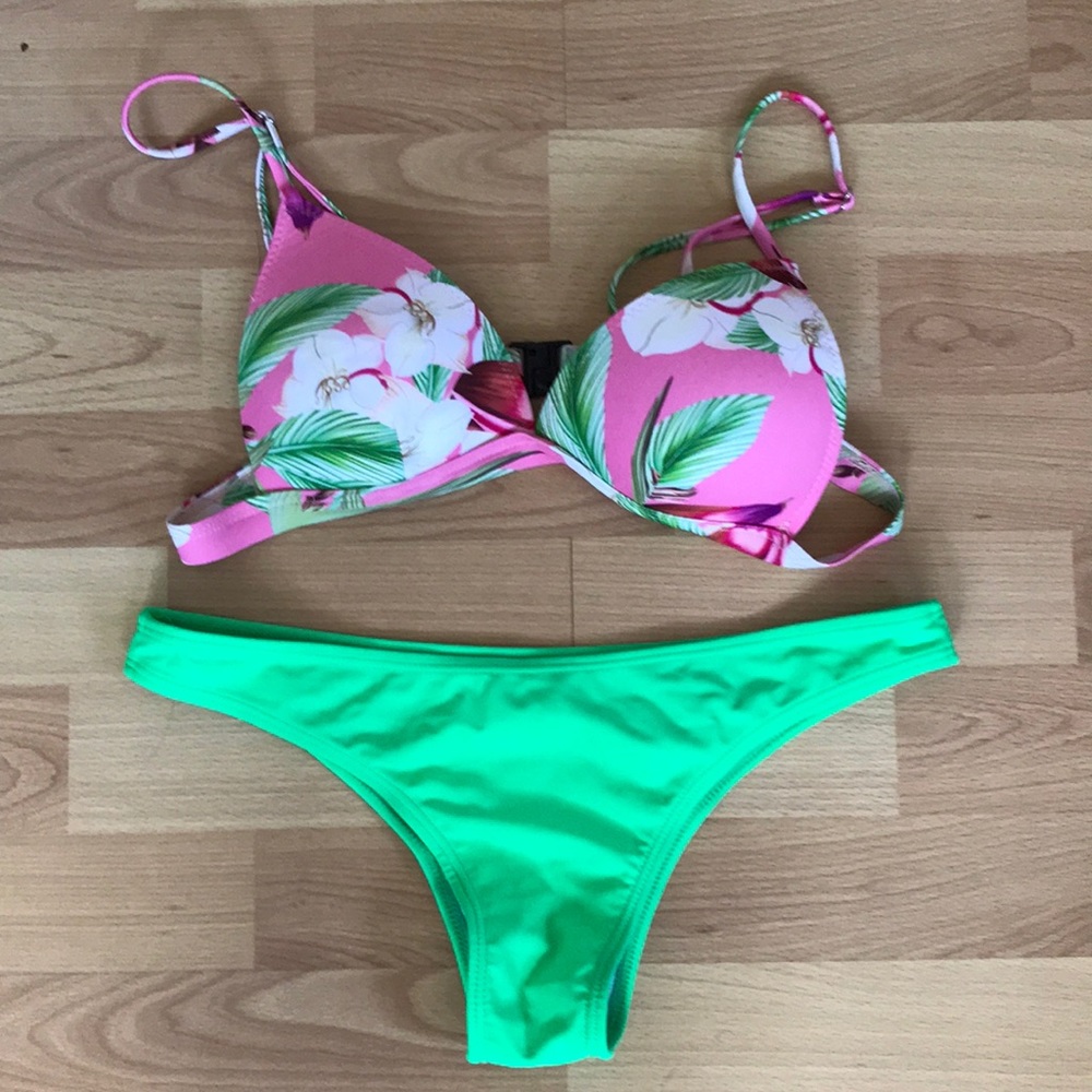 Tropical 🌴 Bikini Set